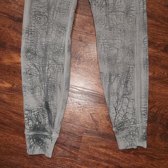 Lululemon Warm Down Jogger *7/8 Length in Thread Dye Rover Black, Size 0 - Picture 9 of 11